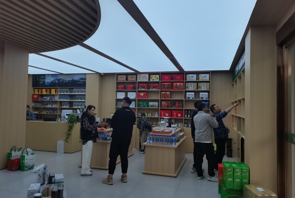 赴宁陕县山珍公司、宁陕县社会组织孵化基地及宁陕县电子服务中心与重要掌管人洽谈业务合作事宜。